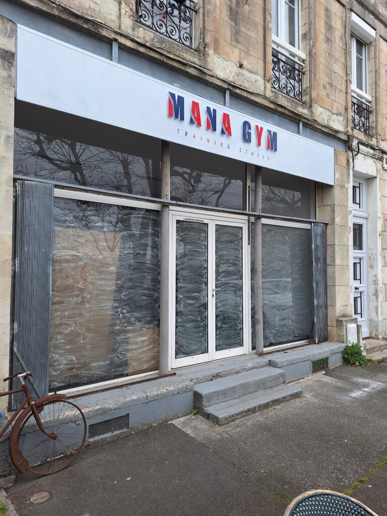 Lettrage enseigne
