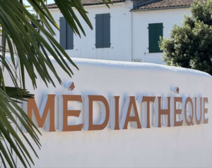 Enseigne lettrage découpé